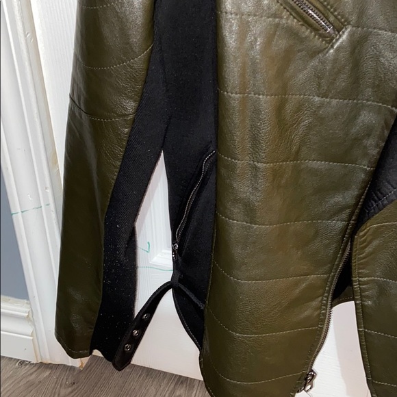 GUESS - Picture 5 of 13